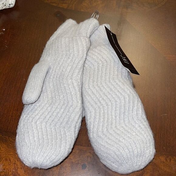 NWT Inc International Concepts Chevron-knit Mittens Grey One Size - Picture 2 of 3
